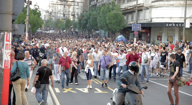 Протест Двери упркос забрани
