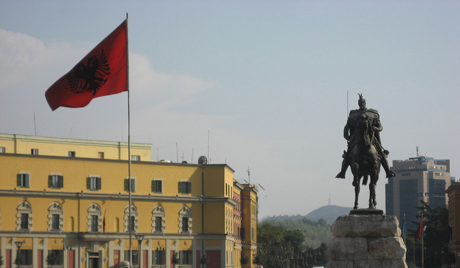 „Prirodna Albanija“: ciljano kretanje po suprotnoj traci