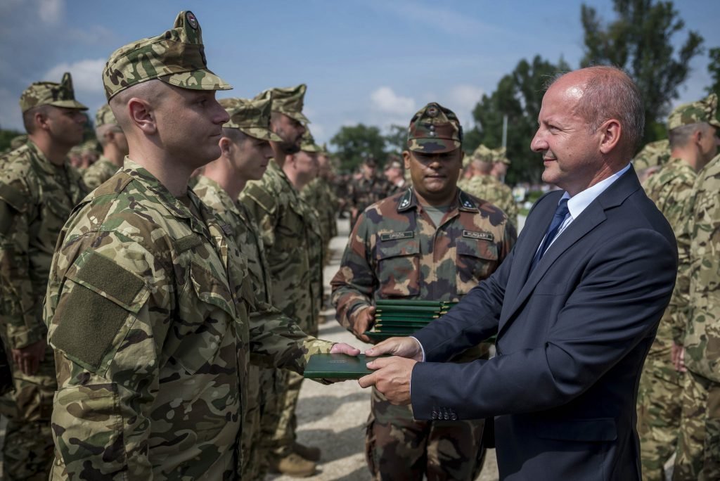 Мађарска повећава резервни састав војске