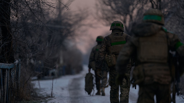 Мање од 10% украјинских војника ступа у службу добровољно — посланик