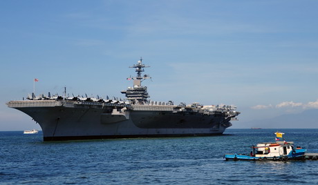 Амерички носач авиона прошао кроз Ормуски мореуз