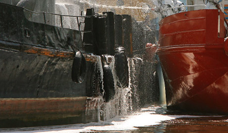U Kaspijskom moru gori tanker