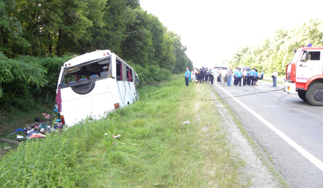U Indiji autobus sleteo sa litice