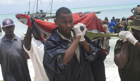 Tela sa potopljenog trajekta se još uvek nalaze u Zanzibaru