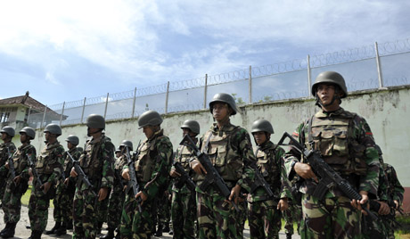 Dva policajca u Indoneziji nađena sa prerezanim grlom
