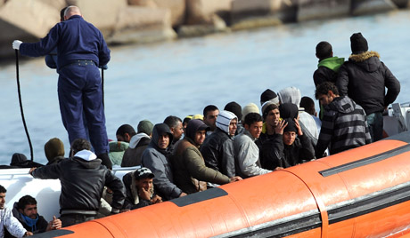 Чамац са либијским избеглицама потонуо на путу ка Италији