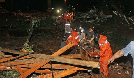 Медији: 12 људи жртве клизишта у Кини