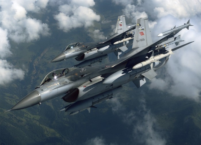 Turski borbeni avioni krenuli ka granici sa Sirijom