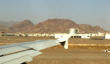 Saudijska Arabija: avion prinudno sleteo, povređeno je nekoliko desetina putnika