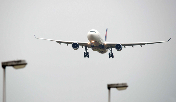 Авион Delta Air Lines у лету изгубио облогу крила