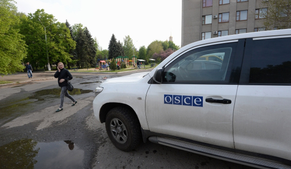 У Славјанску су у току преговори о ослобађању представника ОЕБС