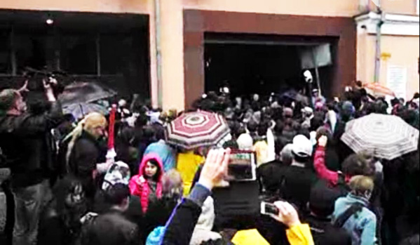 Одеса: Око хиљаду људи испред градске полицијске управе