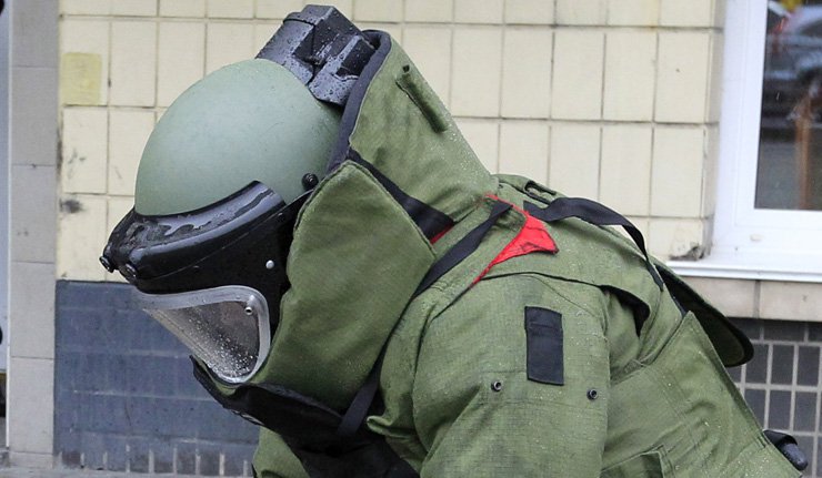 У згради украјинског