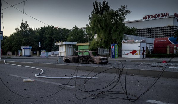 Отворена ватра на стамбене четврти Луганска, има жртава