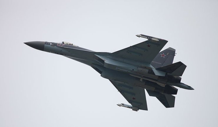 Најновији руски ловац Су-35 наступио на авио-сајму у Кини