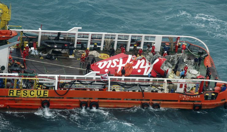 Спасиоци МВС РФ завршавају рад на месту пада авиона Air Asia