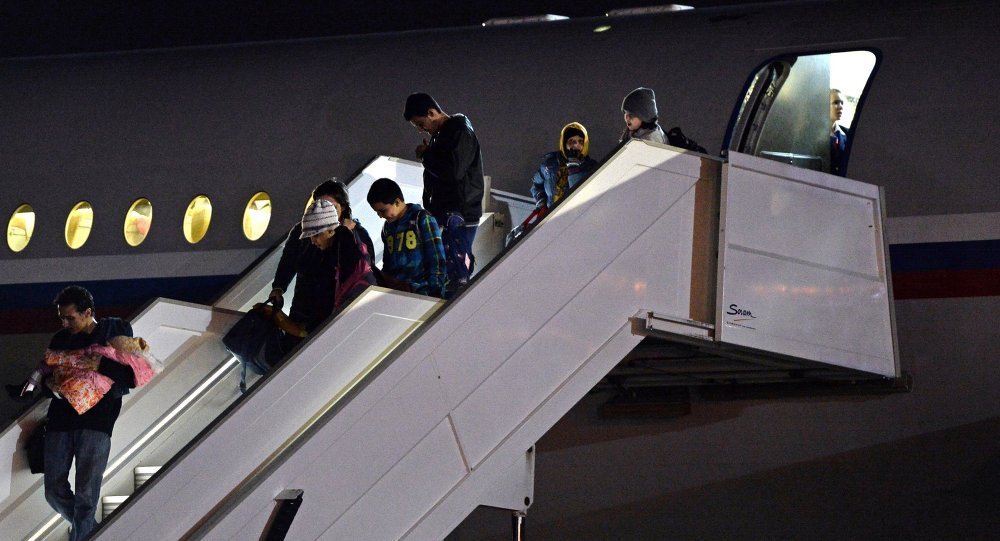 Русија евакуисала више од 600 људи из Јемена Опширније: http://rs.sputniknews.com/rusija/20150405/1081269.html#ixzz3WQW9dcqy