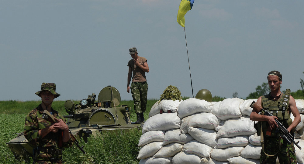 Украјина ојачала више од 100 км границе са Русијом Опширније: http://rs.sputniknews.com/vesti/20150615/2571165.html#ixzz3d8JCsipj