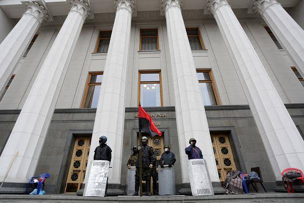 Кијев распушта добровољце: Злогласни Азов угашен због пљачки и шверца