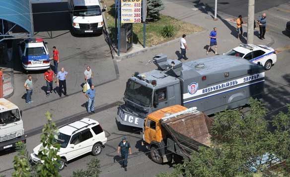 Напад на зграду полиције у Јеревану