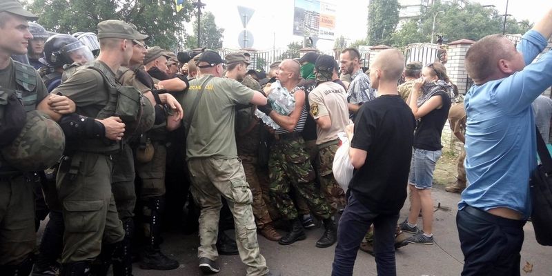 У нередима у Кијеву повређено 27 полицајаца