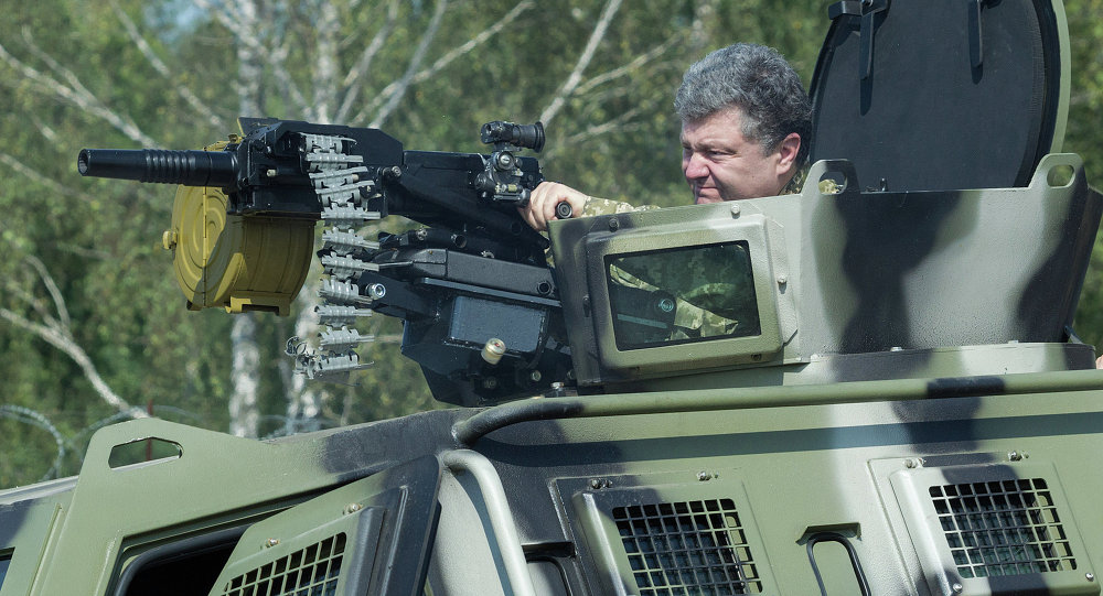 Порошенко шаље 150 јединица борбене технике у Донбас