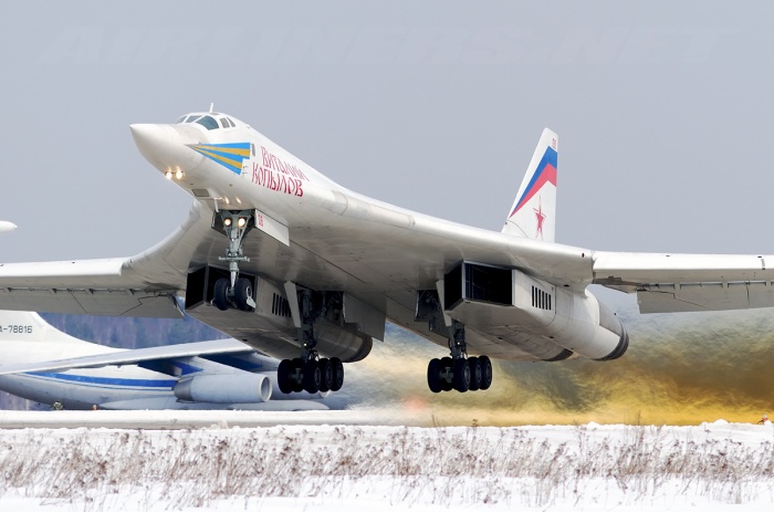 Посаде руских стратешких авиона Ту-160 и Ту-95 у режиму борбене готовости
