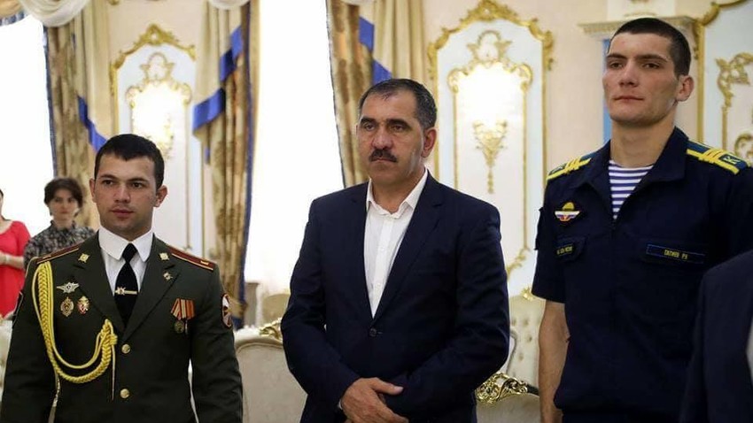 Руски генерал који је заузео аеродром Слатина добио је орден Светог Петра Цетињског