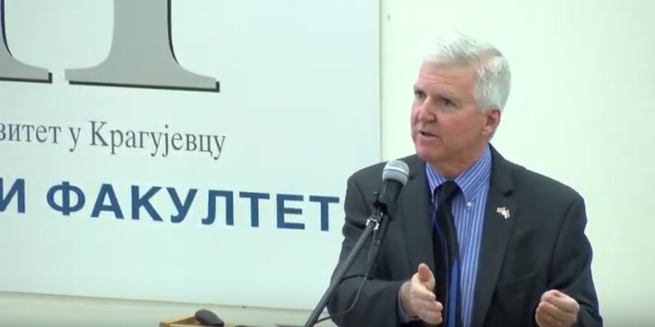 Студенти у Крагујевцу предали Скоту карту Србије и фотографију Милице Ракић