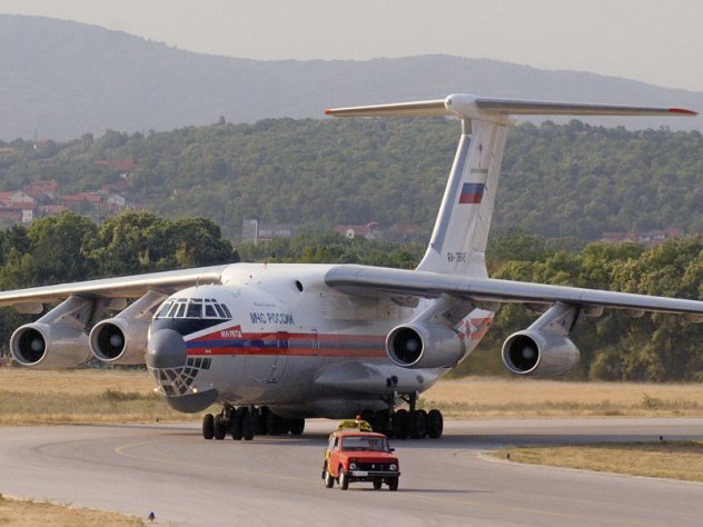 Авион МВС РФ с хуманитарном помоћи за косовске Србе стигао у Србију