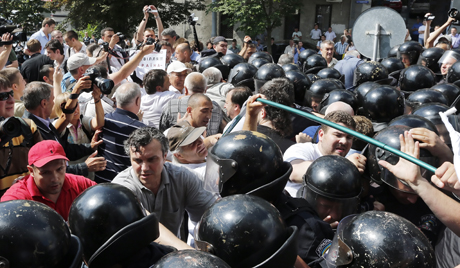 Протести се не смирују у Кијеву