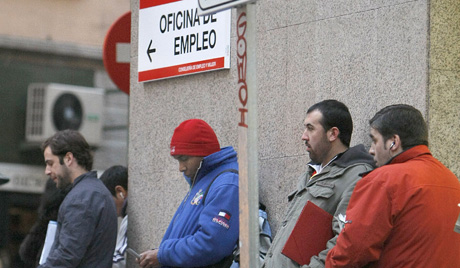 У Шпанији која гладује каче катанце на контејнере за ђубре