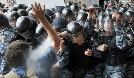 U Minsku policija privela strane novinare