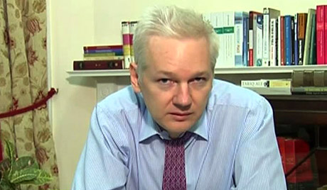 Асанж показао како живи у амбасади Еквадора у Лондону