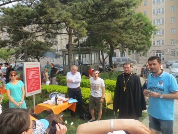 Око 250 Срба у Пекингу прославило Васкрс заједно са Русима