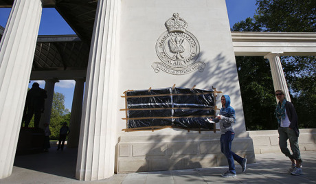 Islamski grafiti na spomen-kompleksima u Londonu