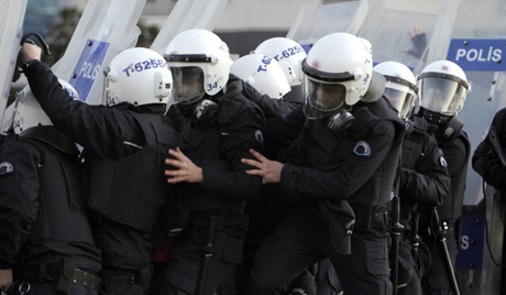 Од почетка протеста у Турској 6 полицајаца извршило самоубиство