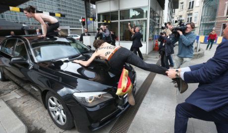 Femen протествовале пред премијером Туниса у Бриселу