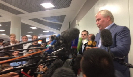 Отац Едварда Сноудена добио позив да посети Русију