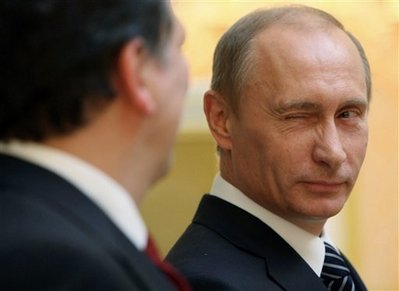 Путин саветује Американцима „поштене књиге“ о рату