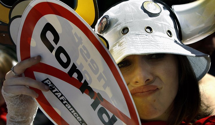 Митинг против борбе бикова у Шпанији