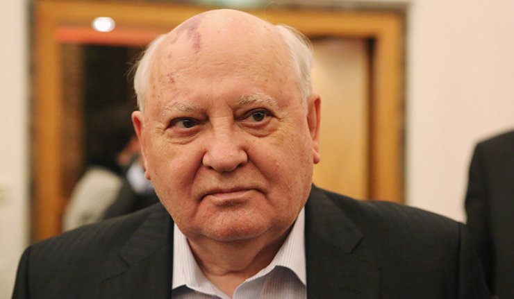 Горбачов изашао из болнице и почео да ради
