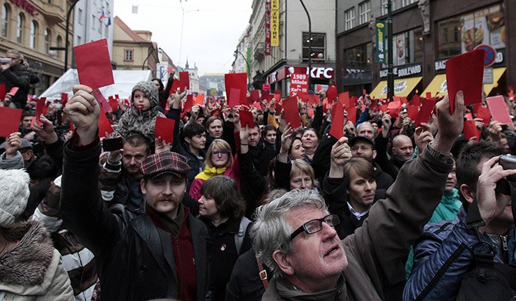 На протесту у Прагу демонстранти тражили оставку председника