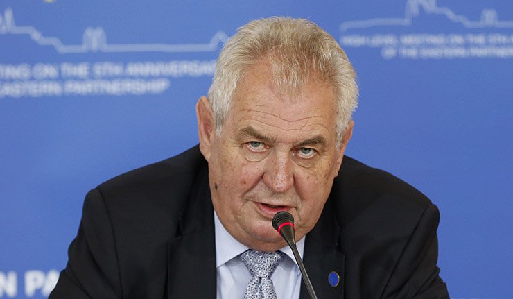 У Прагу одржане демонстрације за оставку председника