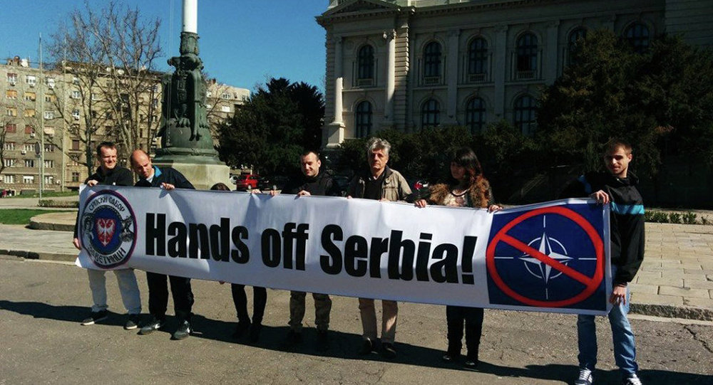 Протест против НАТО-а испред Скупштине Србије