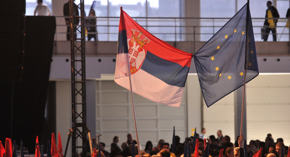 Србија ближа НАТО-у, грађани даље од ЕУ
