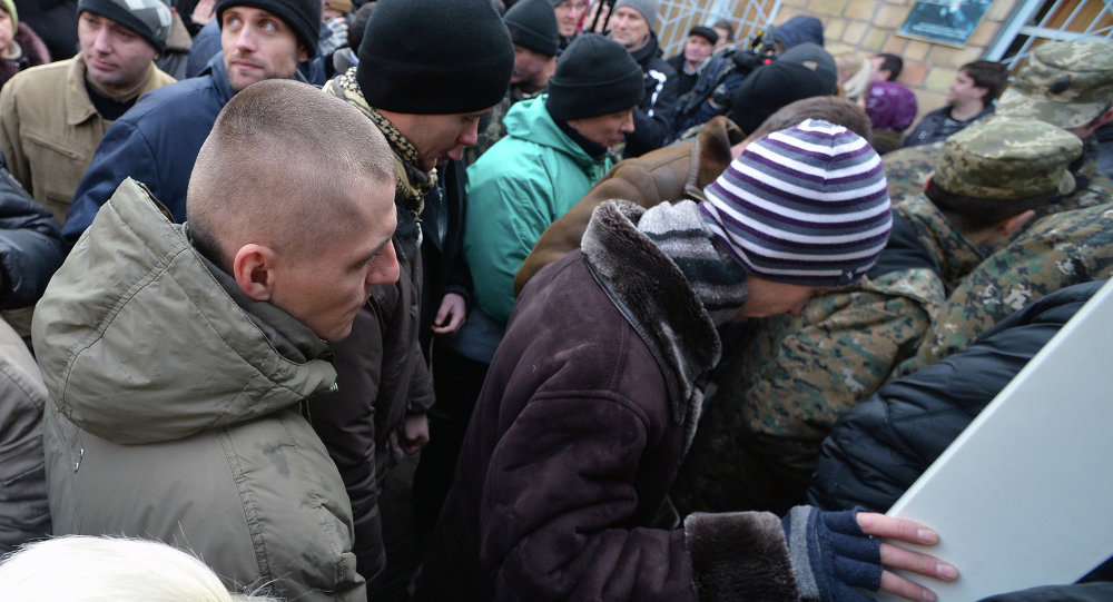Украјинци би радије у затвор него на ратиште Опширније: http://rs.sputniknews.com/svet/20150426/1503287.html#ixzz3YPzOlgBQ
