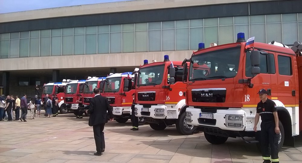 Русија Србији поклонила 14 ватрогасних возила