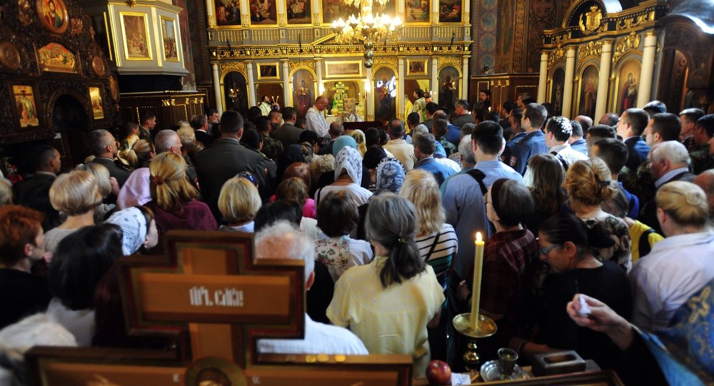 Црква и верници славе празник Свете Тројице