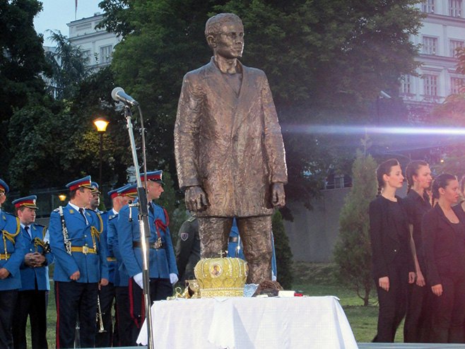 Откривен споменик Принципу - поклон Републике Српске Србији